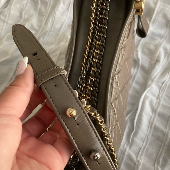 Chanel Gabrielle Hobo Medium Grey - Picture 9 of 16